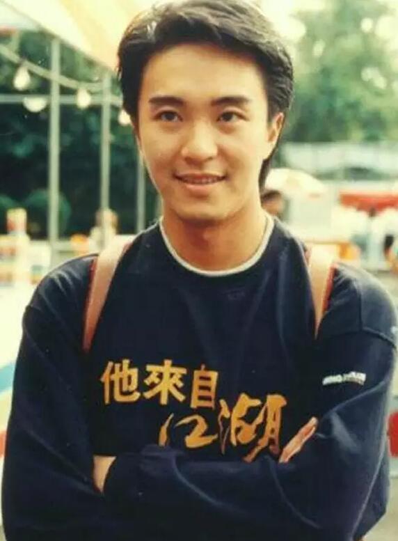 《喜人奇妙夜》贾冰闫佩伦深情互诉：笑泪交织喜剧背后的辛酸与坚守